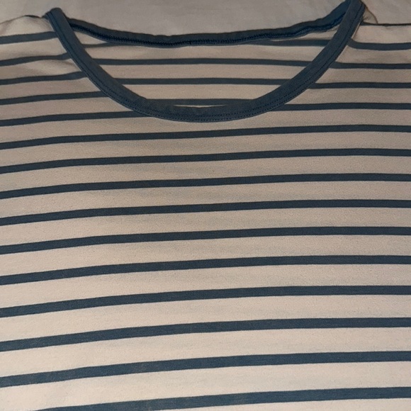 LuluLemon Striped Everyday Shirt XL - Picture 2 of 3